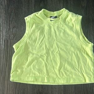 🍍NIKE CROP TOP🍍SZ MED 🍍PIT TO PIT 18”🍍length 18”🍍